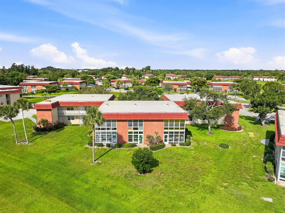 31 Pine Arbor Lane #Unit 204 Vero Beach, FL 32962