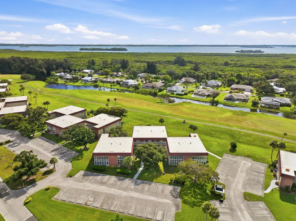 31 Pine Arbor Lane #Unit 204 Vero Beach, FL 32962