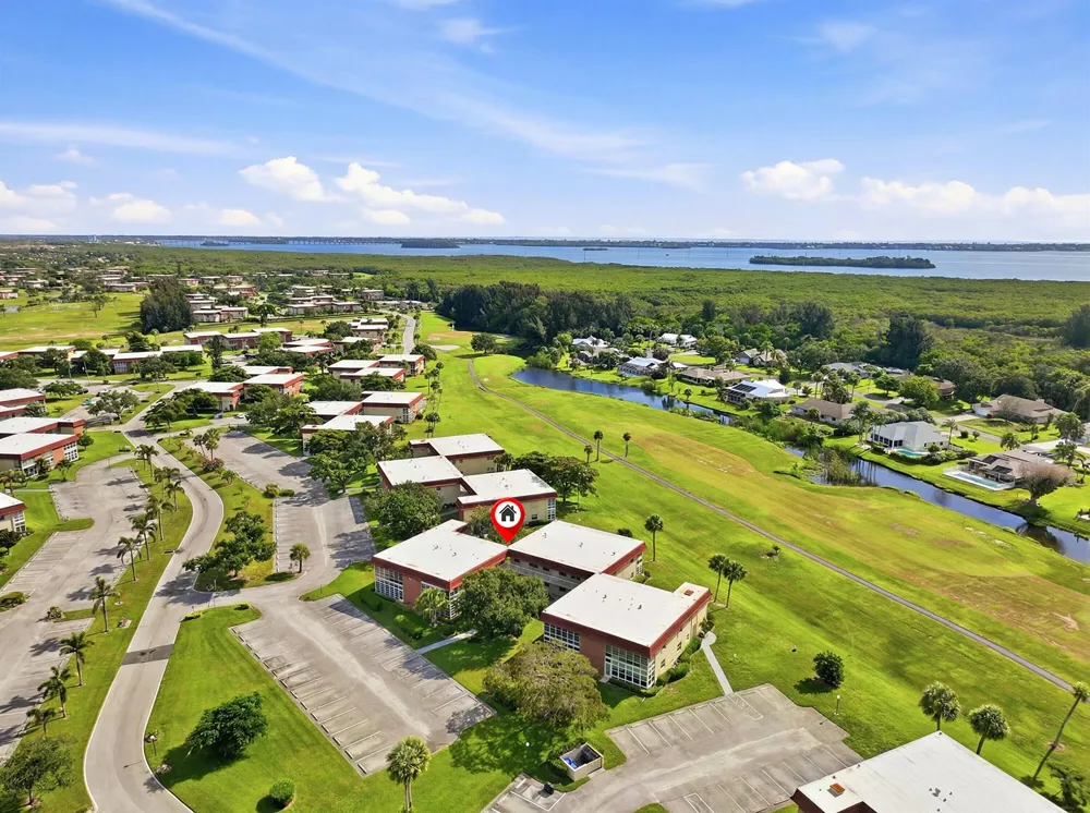 31 Pine Arbor Lane #Unit 204 Vero Beach, FL 32962