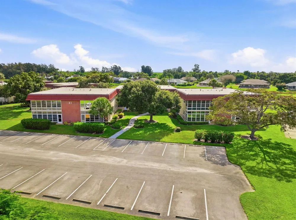 31 Pine Arbor Lane #Unit 204 Vero Beach, FL 32962