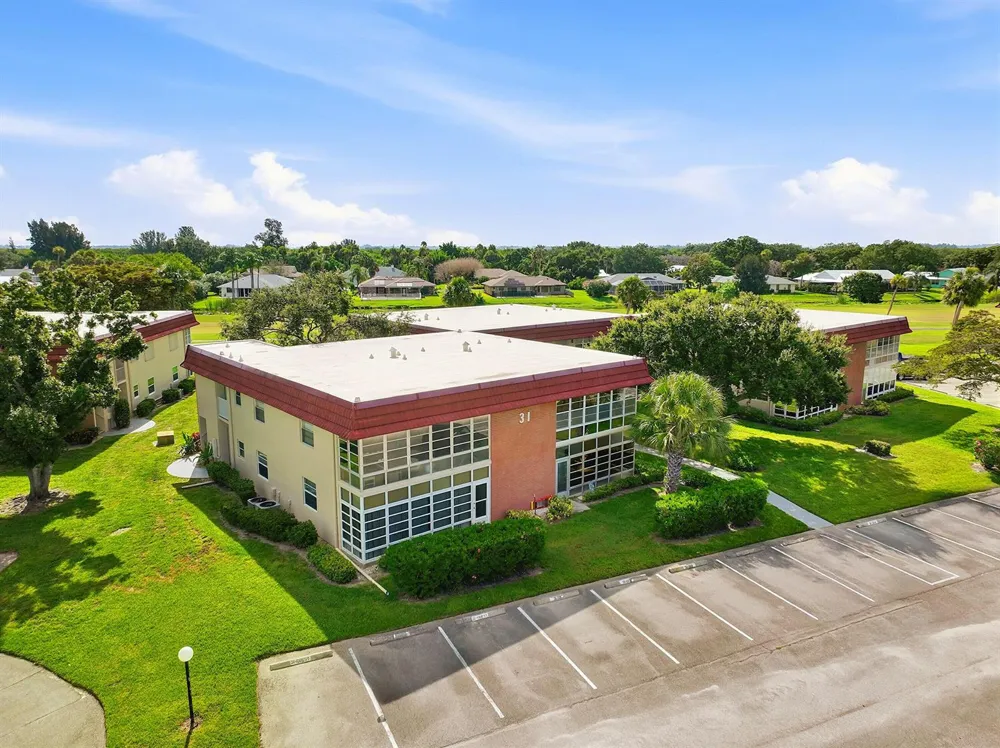 31 Pine Arbor Lane #Unit 204 Vero Beach, FL 32962