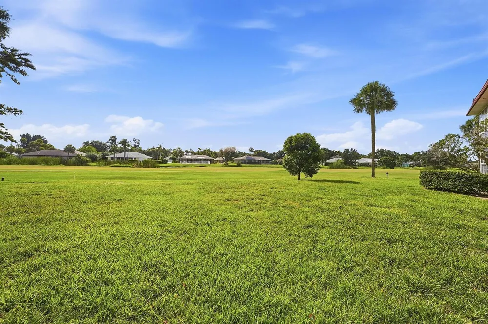 31 Pine Arbor Lane #Unit 204 Vero Beach, FL 32962