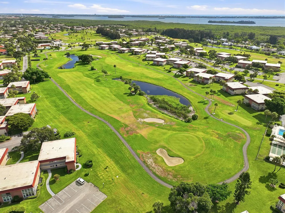 31 Pine Arbor Lane #Unit 204 Vero Beach, FL 32962