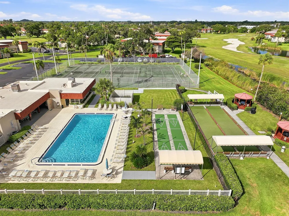 31 Pine Arbor Lane #Unit 204 Vero Beach, FL 32962