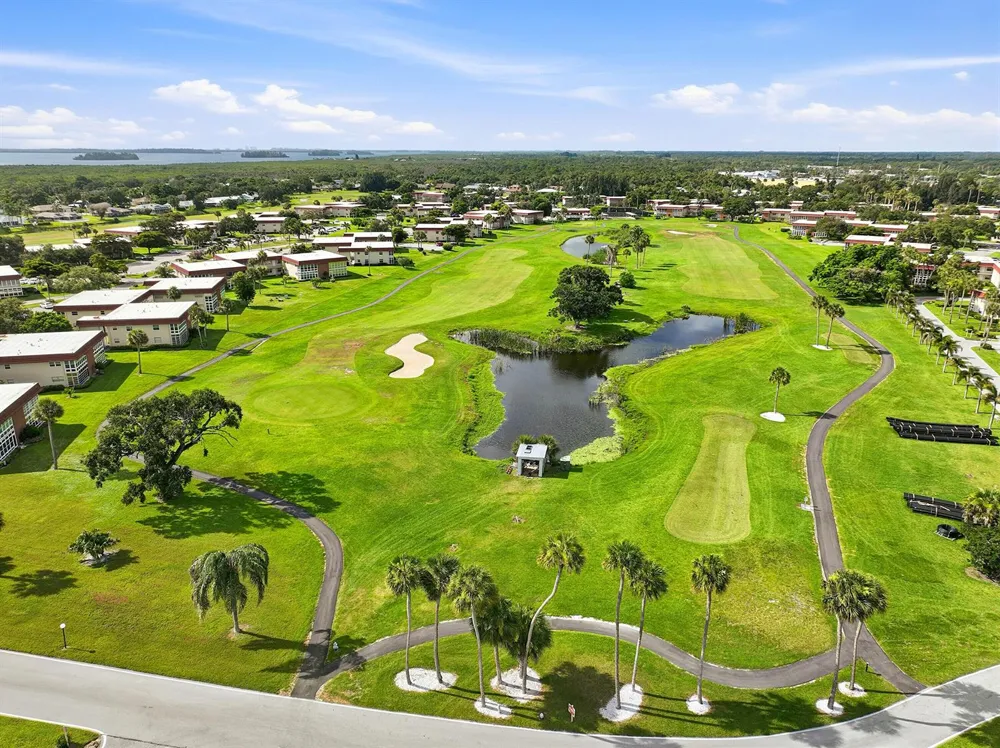 31 Pine Arbor Lane #Unit 204 Vero Beach, FL 32962