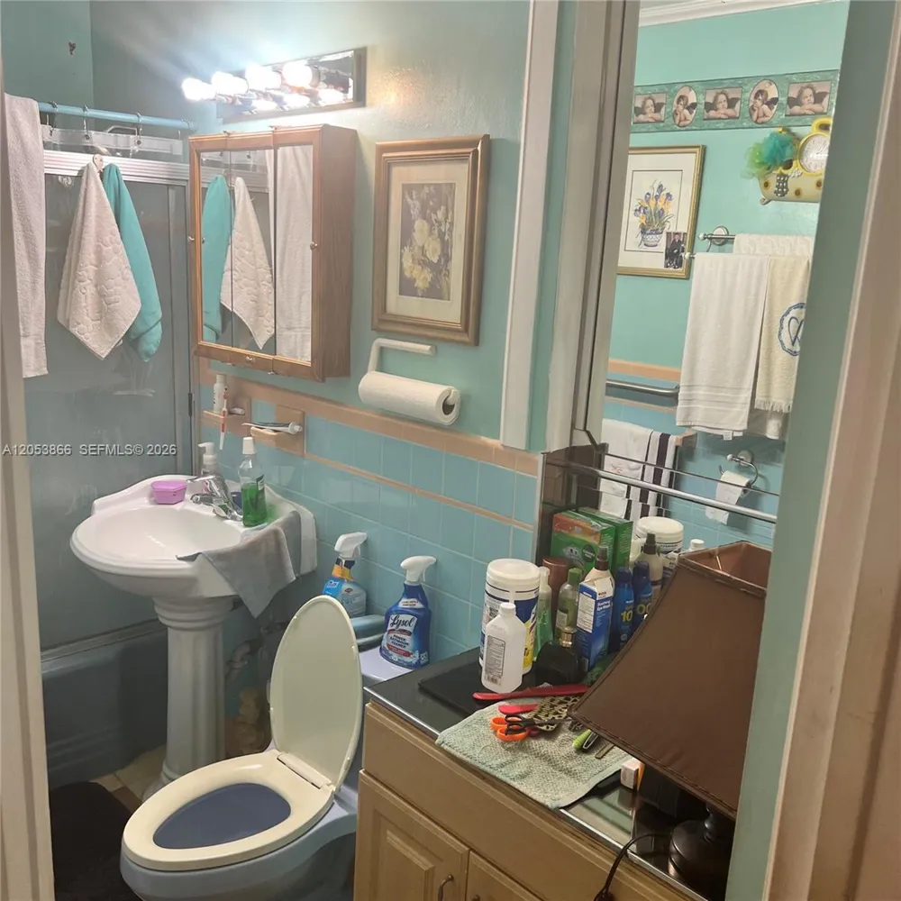 1760 NE 160th St North Miami Beach, FL 33162