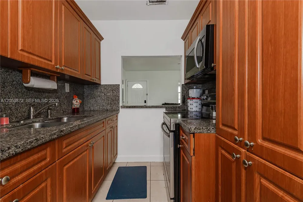 681 NE 1st Pl Hialeah, FL 33010
