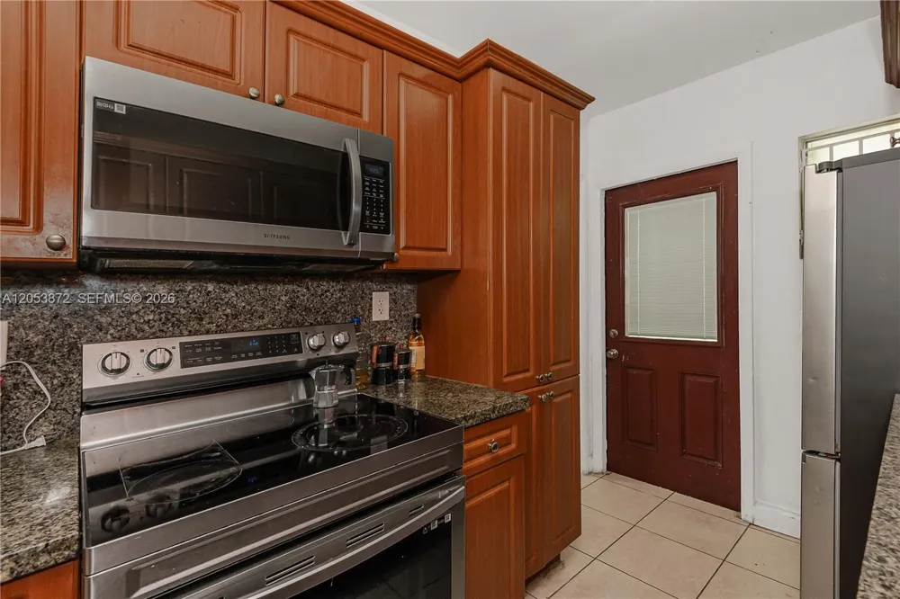 681 NE 1st Pl Hialeah, FL 33010