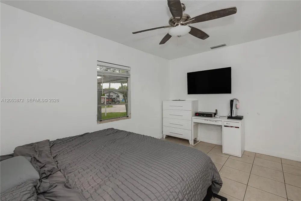 681 NE 1st Pl Hialeah, FL 33010