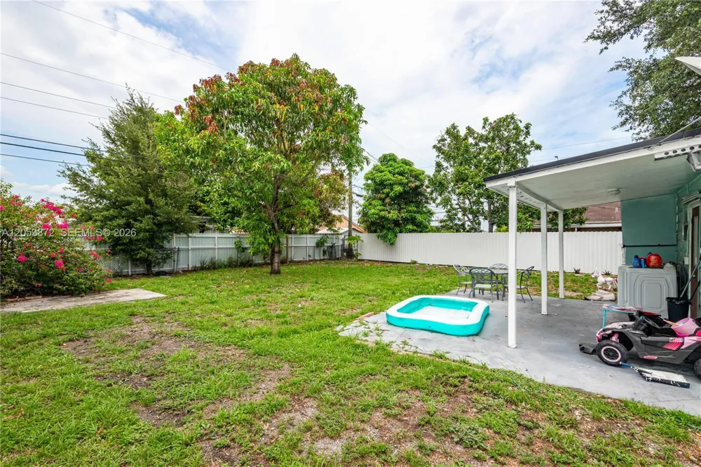 681 NE 1st Pl Hialeah, FL 33010