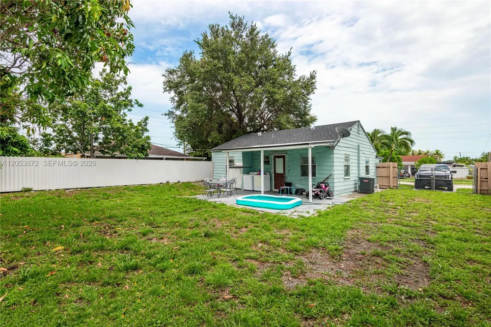 681 NE 1st Pl Hialeah, FL 33010