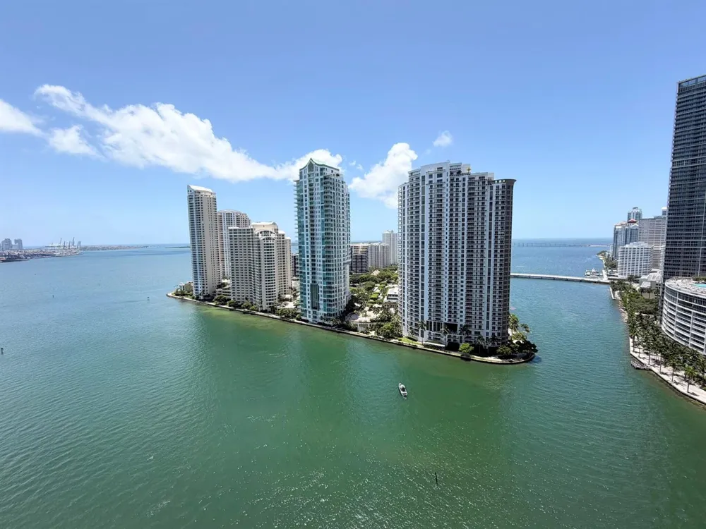 300 S BISCAYNE BOULEVARD #T-2208 Miami, FL 33131