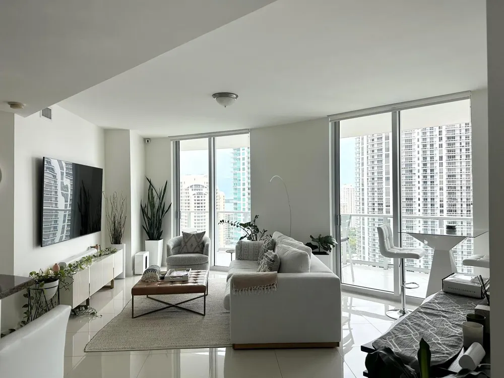 300 S BISCAYNE BOULEVARD #T-2208 Miami, FL 33131