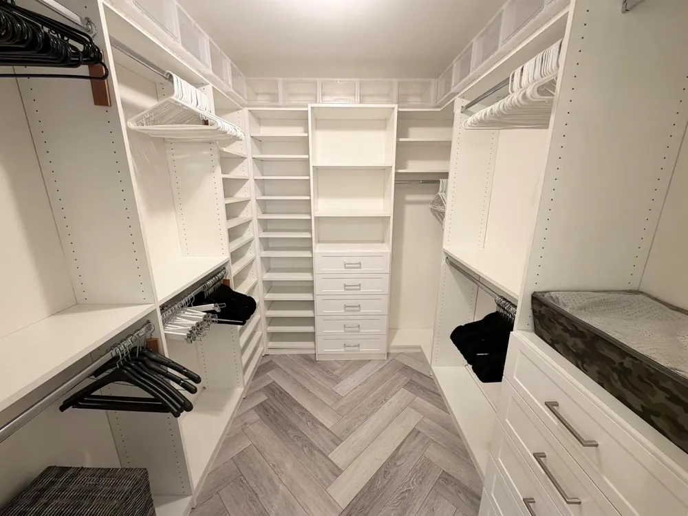300 S BISCAYNE BOULEVARD #T-2208 Miami, FL 33131