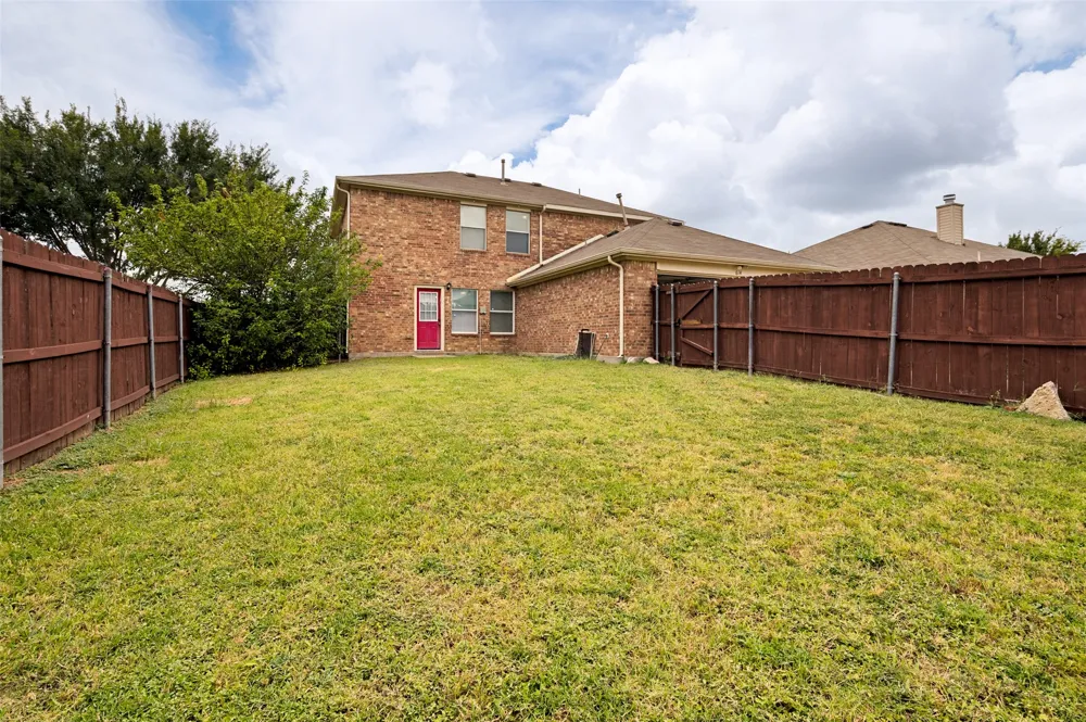 614 Hearthstone Drive Lancaster, TX 75146