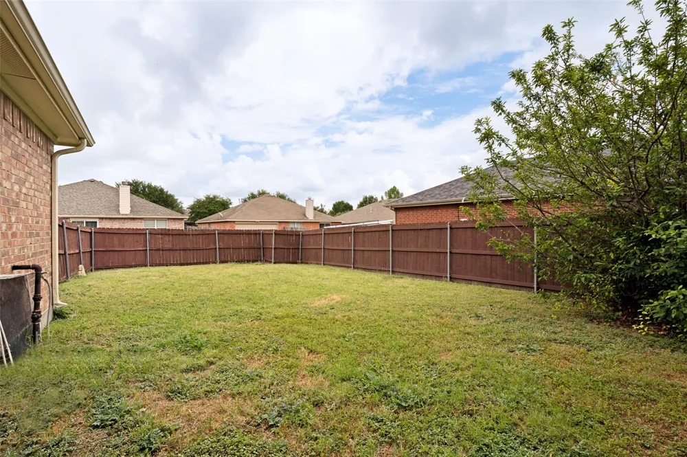 614 Hearthstone Drive Lancaster, TX 75146