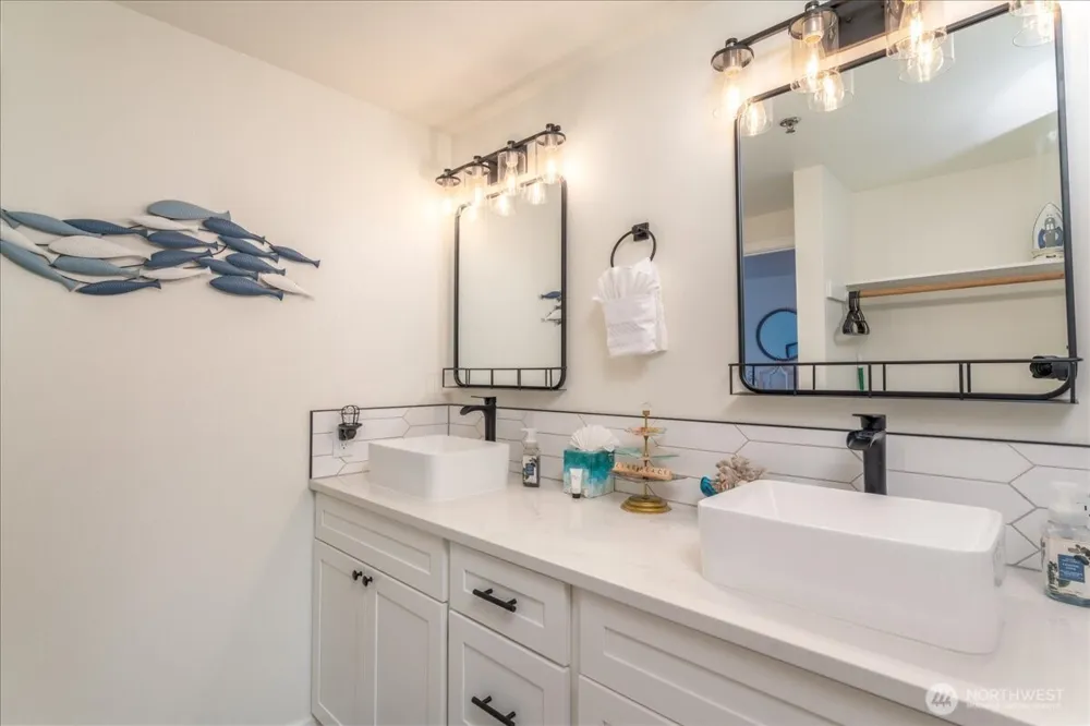 322 W Woodin 301 & 301A Avenue Chelan, WA 98816