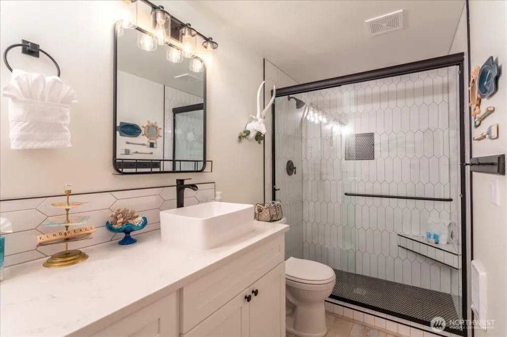322 W Woodin 301 & 301A Avenue Chelan, WA 98816