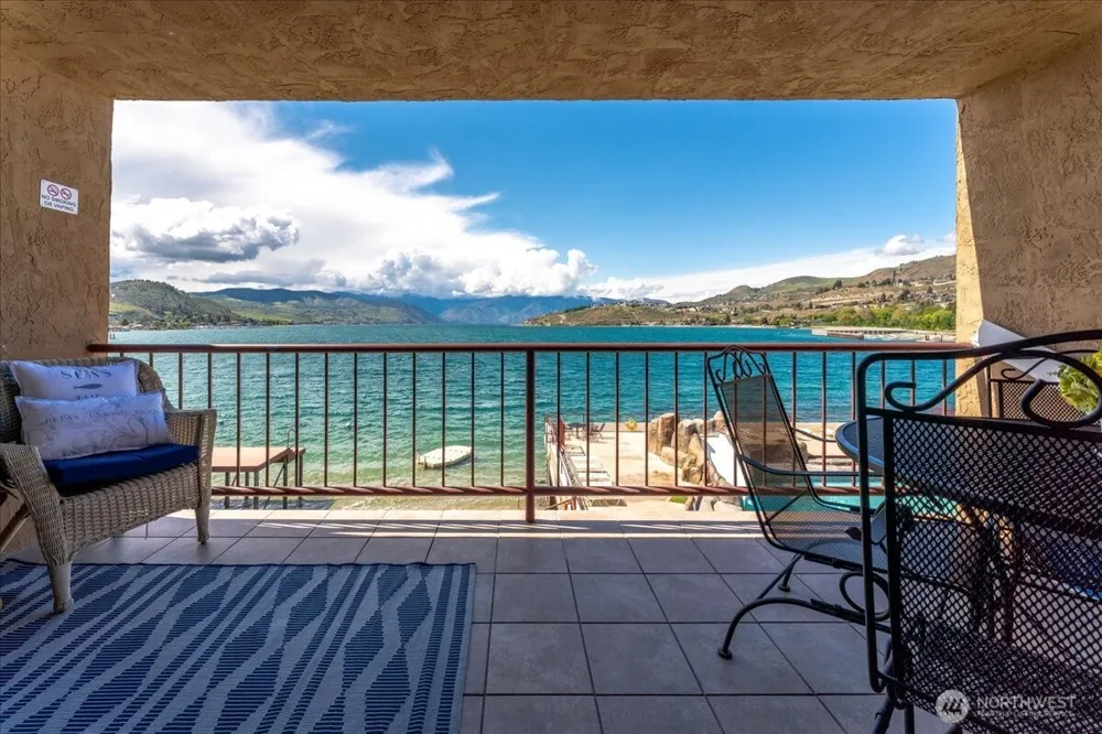 322 W Woodin 301 & 301A Avenue Chelan, WA 98816