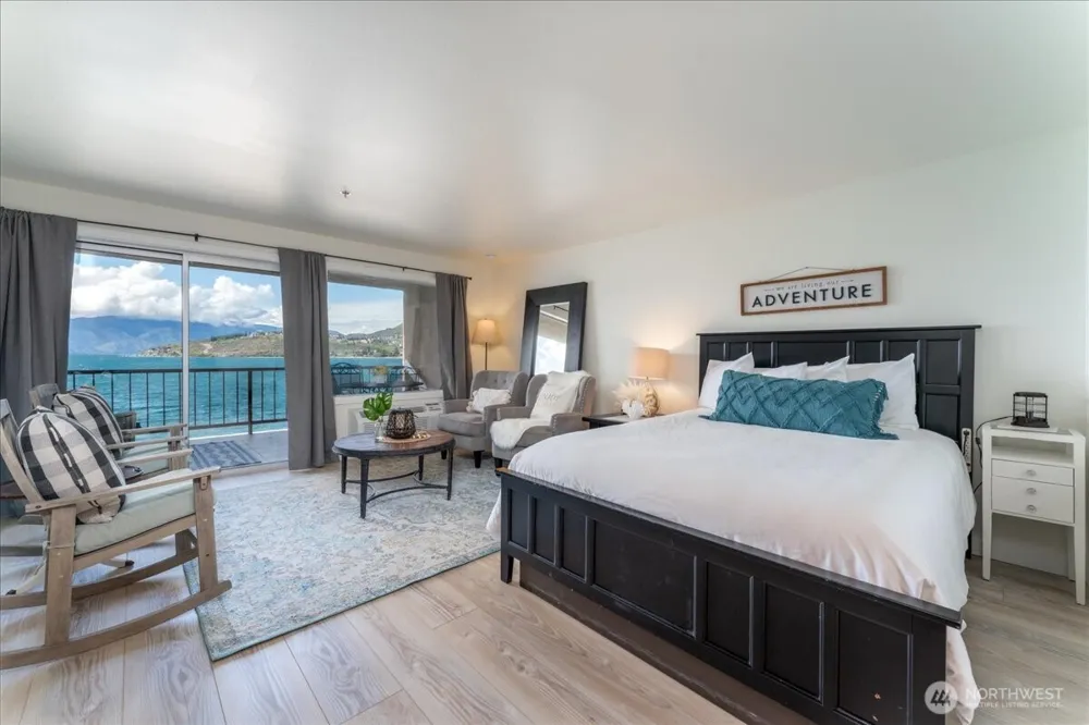 322 W Woodin 301 & 301A Avenue Chelan, WA 98816