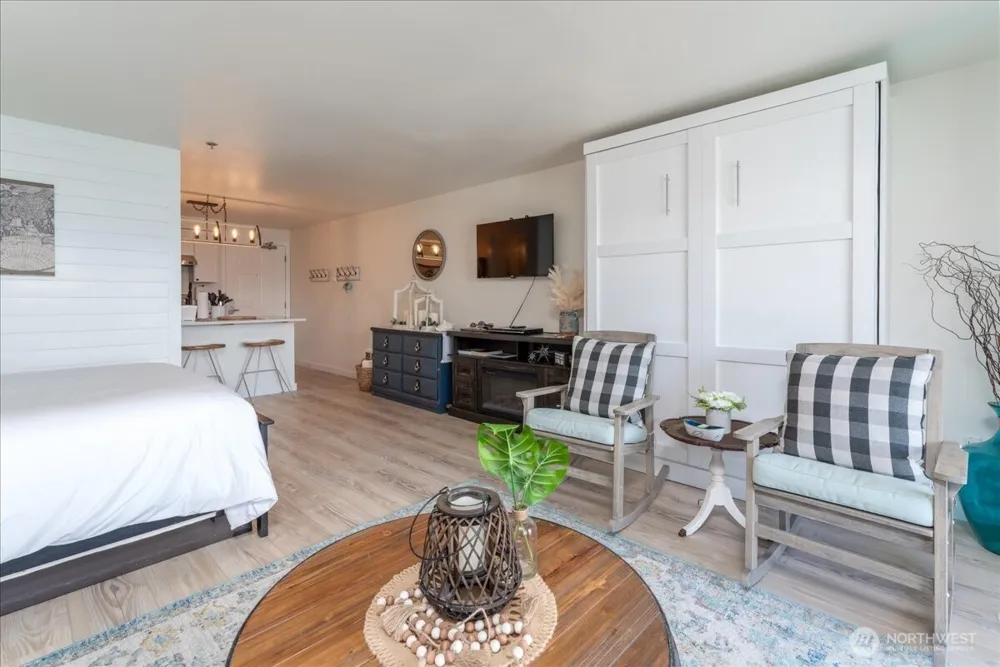 322 W Woodin 301 & 301A Avenue Chelan, WA 98816