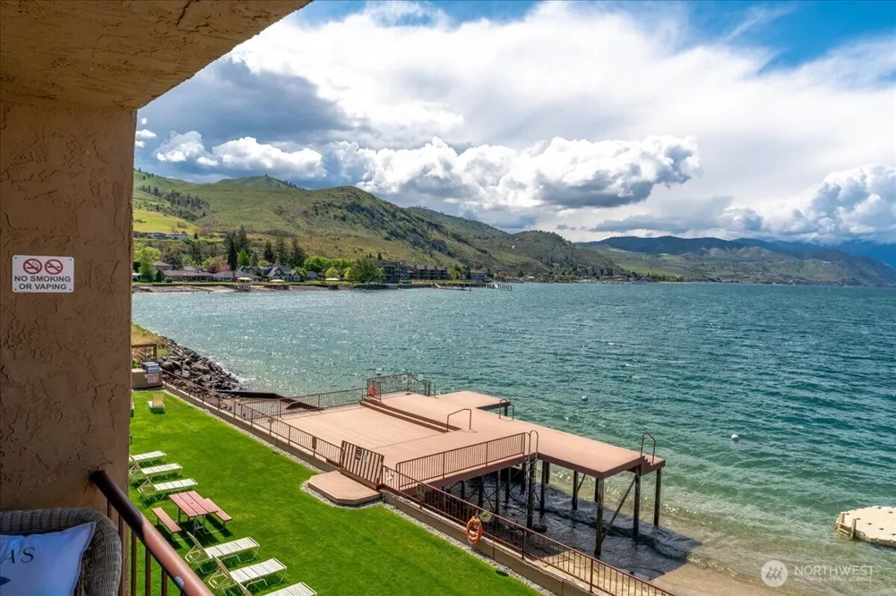 322 W Woodin 301 & 301A Avenue Chelan, WA 98816
