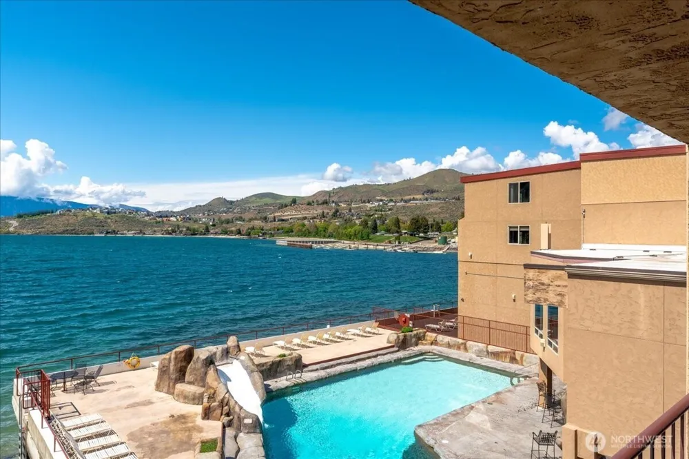 322 W Woodin 301 & 301A Avenue Chelan, WA 98816