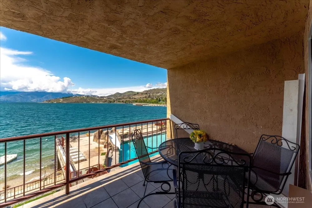 322 W Woodin 301 & 301A Avenue Chelan, WA 98816