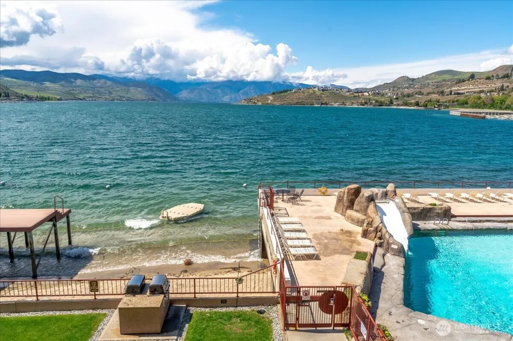 322 W Woodin 301 & 301A Avenue Chelan, WA 98816