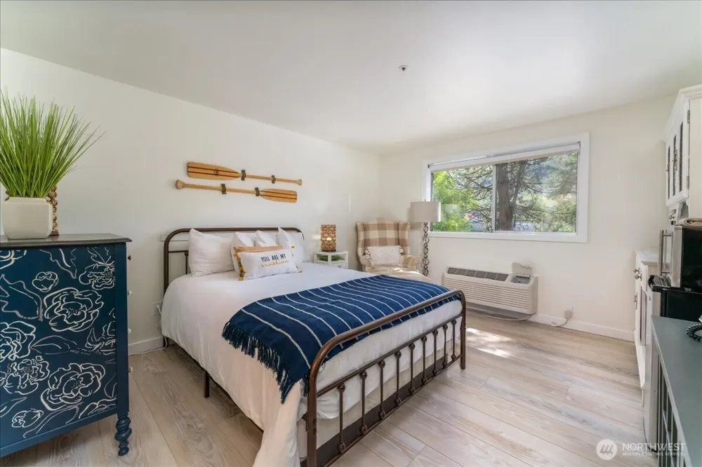 322 W Woodin 301 & 301A Avenue Chelan, WA 98816