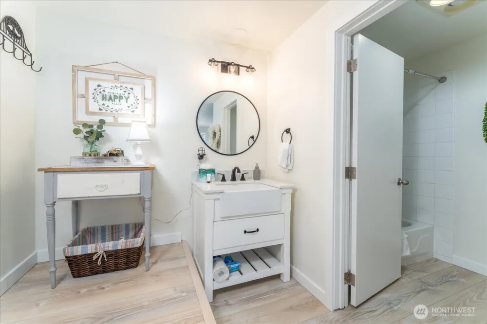 322 W Woodin 301 & 301A Avenue Chelan, WA 98816