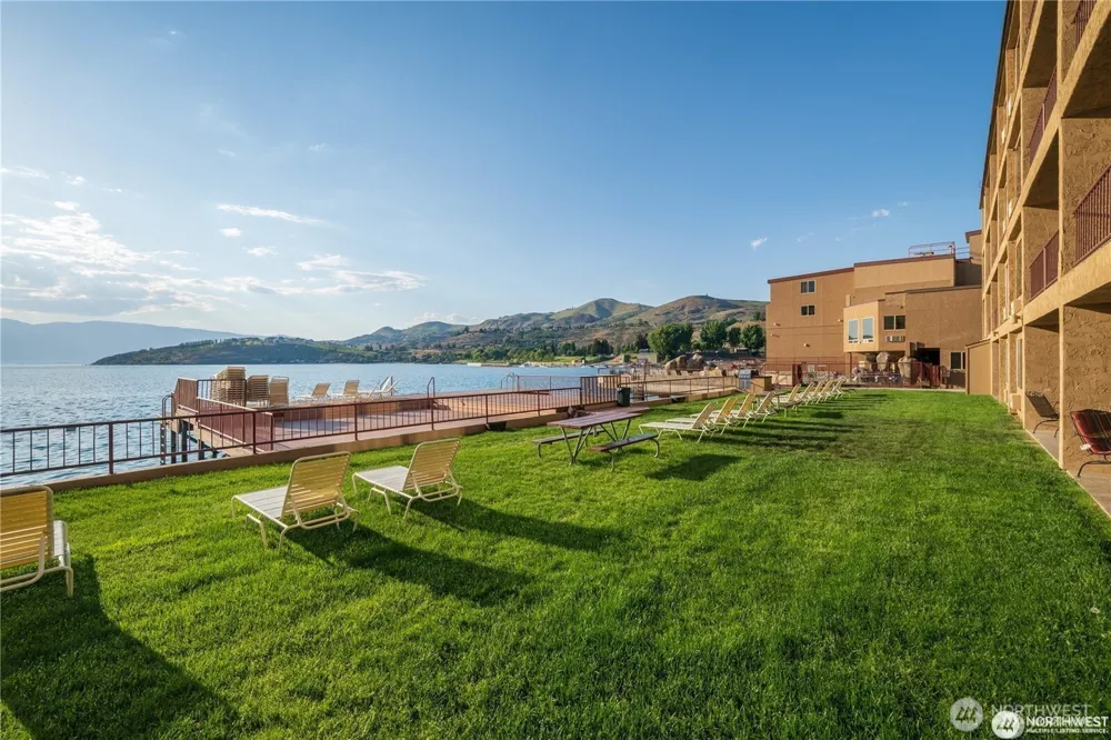 322 W Woodin 301 & 301A Avenue Chelan, WA 98816