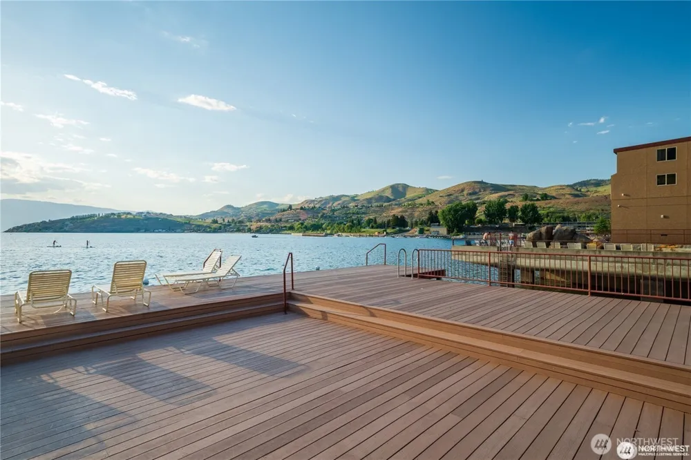 322 W Woodin 301 & 301A Avenue Chelan, WA 98816