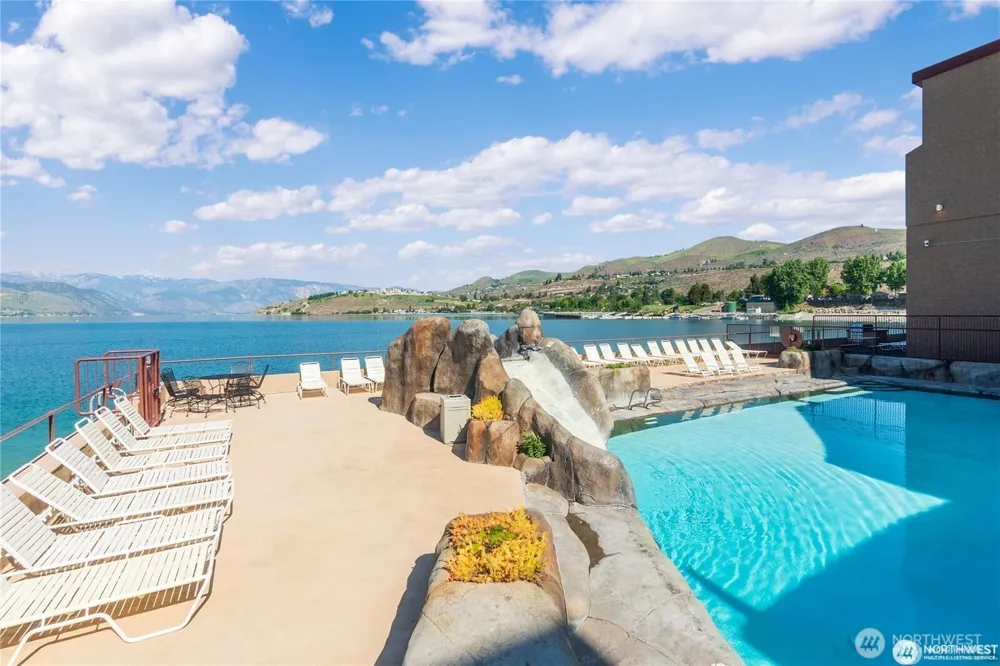 322 W Woodin 301 & 301A Avenue Chelan, WA 98816