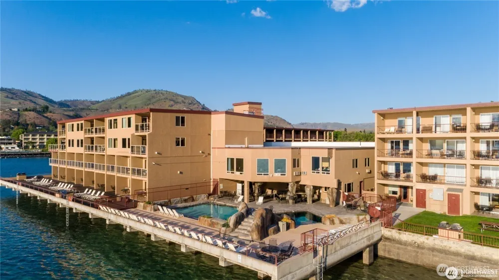 322 W Woodin 301 & 301A Avenue Chelan, WA 98816