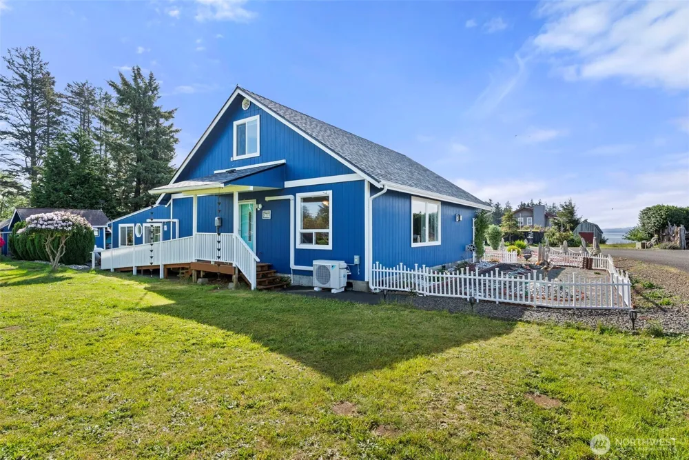 4 Bayshore Road South Bend, WA 98586