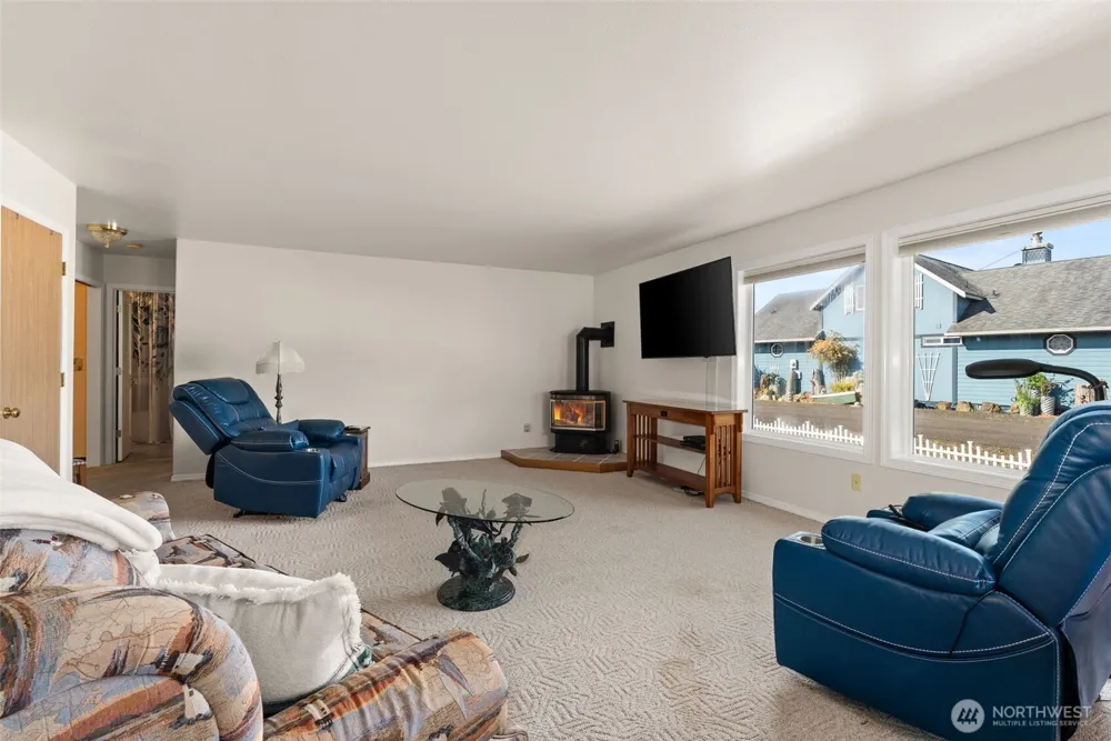 4 Bayshore Road South Bend, WA 98586