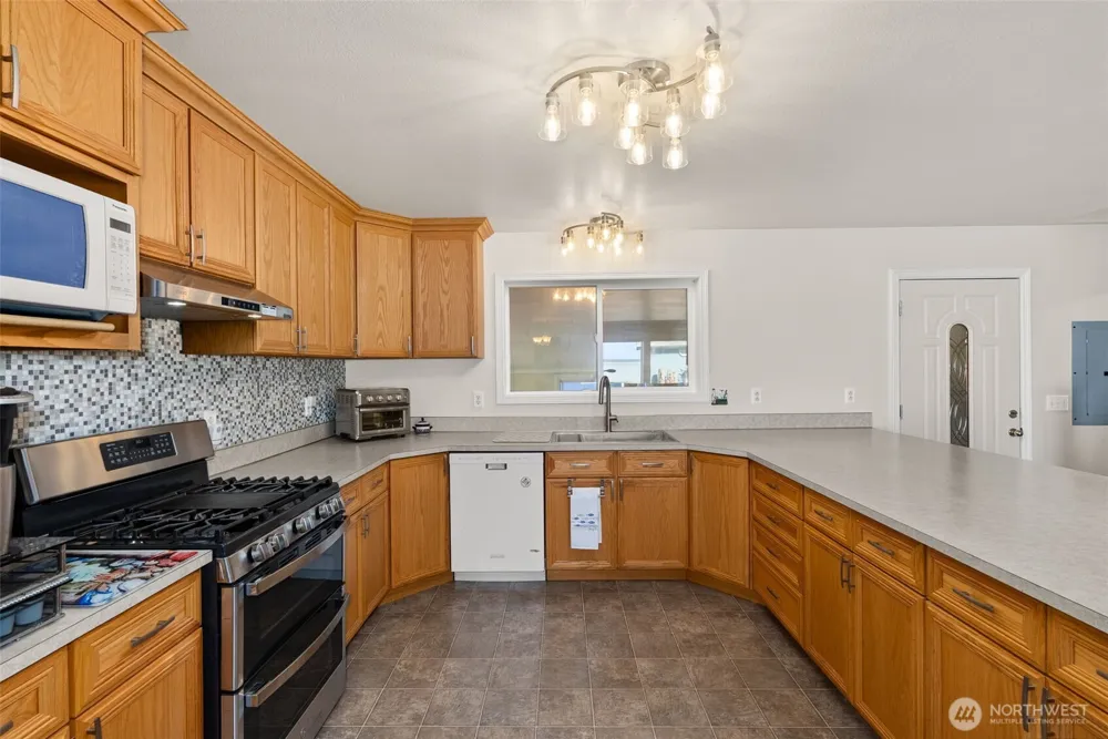 4 Bayshore Road South Bend, WA 98586