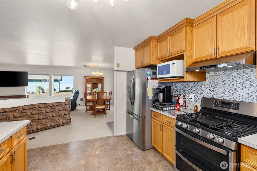4 Bayshore Road South Bend, WA 98586
