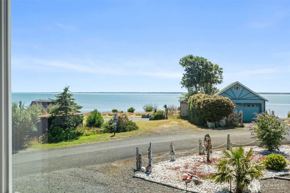 4 Bayshore Road South Bend, WA 98586