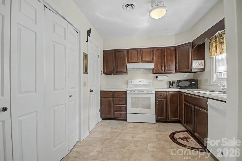 1765 Haywood Manor Road #D Hendersonville, NC 28791