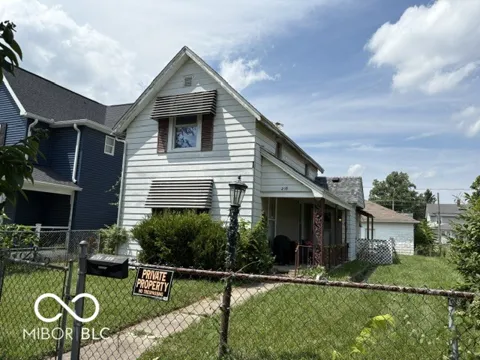 208 E 8th Street