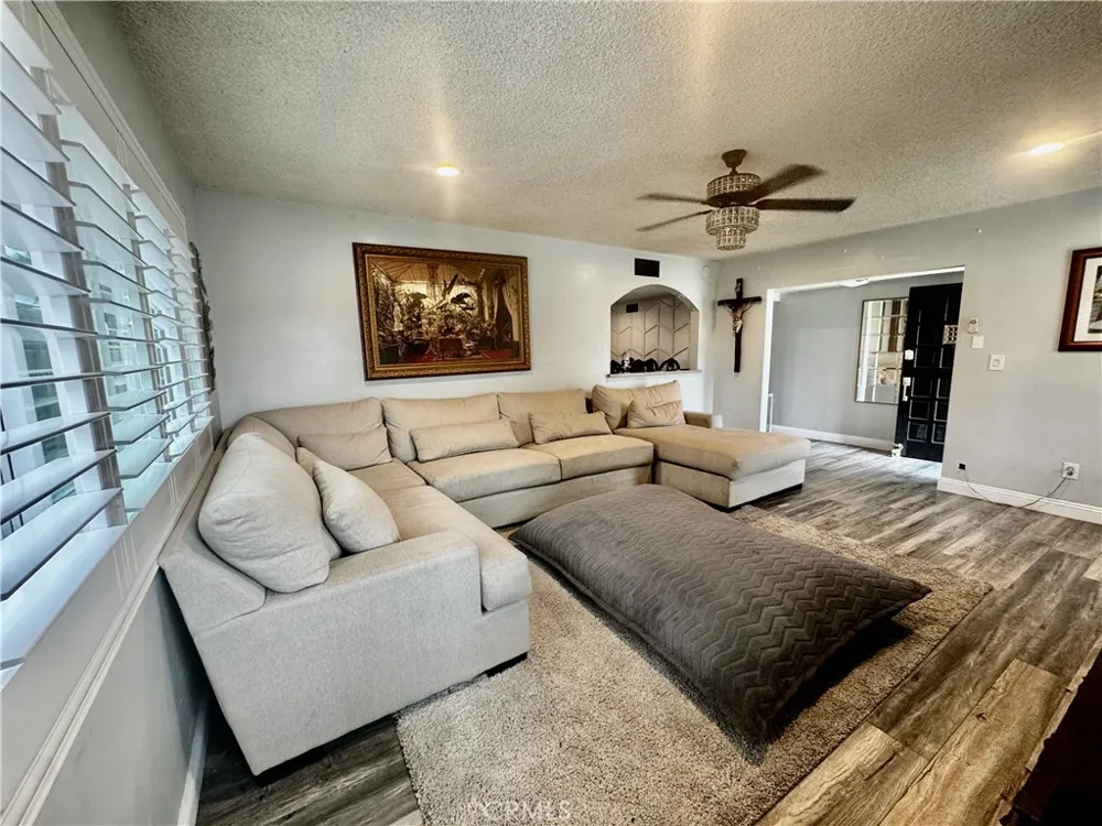 16713 Sunburst Street North Hills, CA 91343
