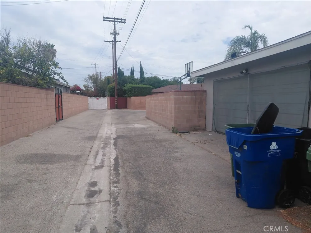 16713 Sunburst Street North Hills, CA 91343