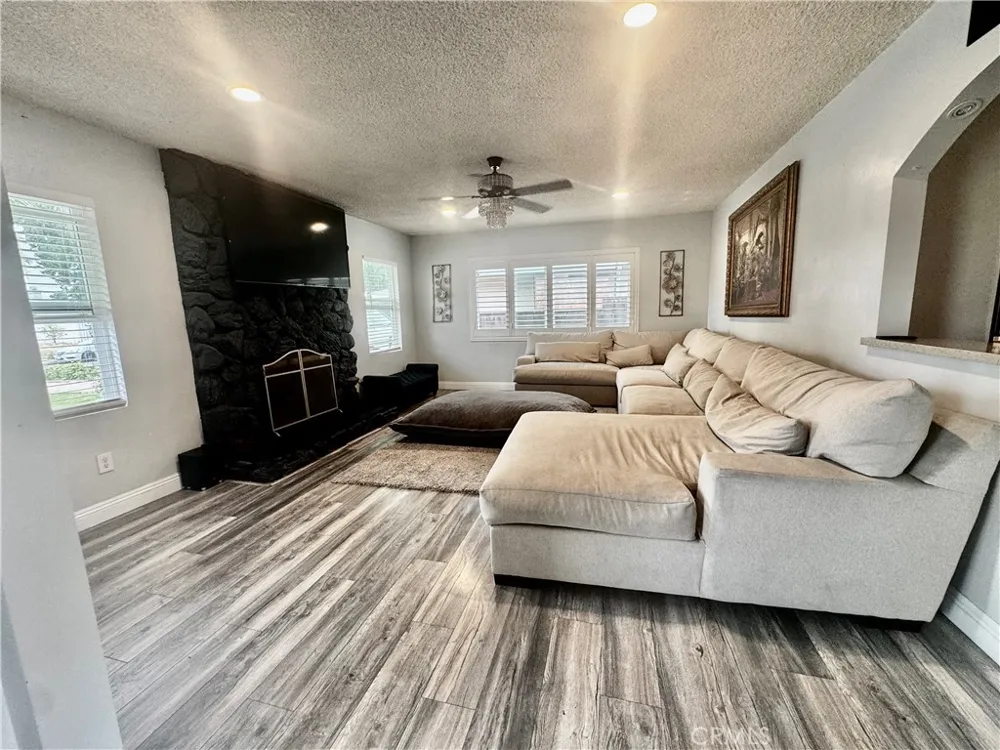 16713 Sunburst Street North Hills, CA 91343