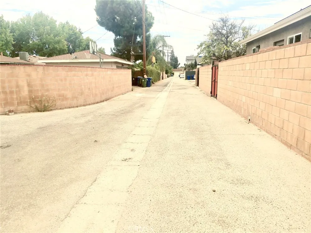 16713 Sunburst Street North Hills, CA 91343