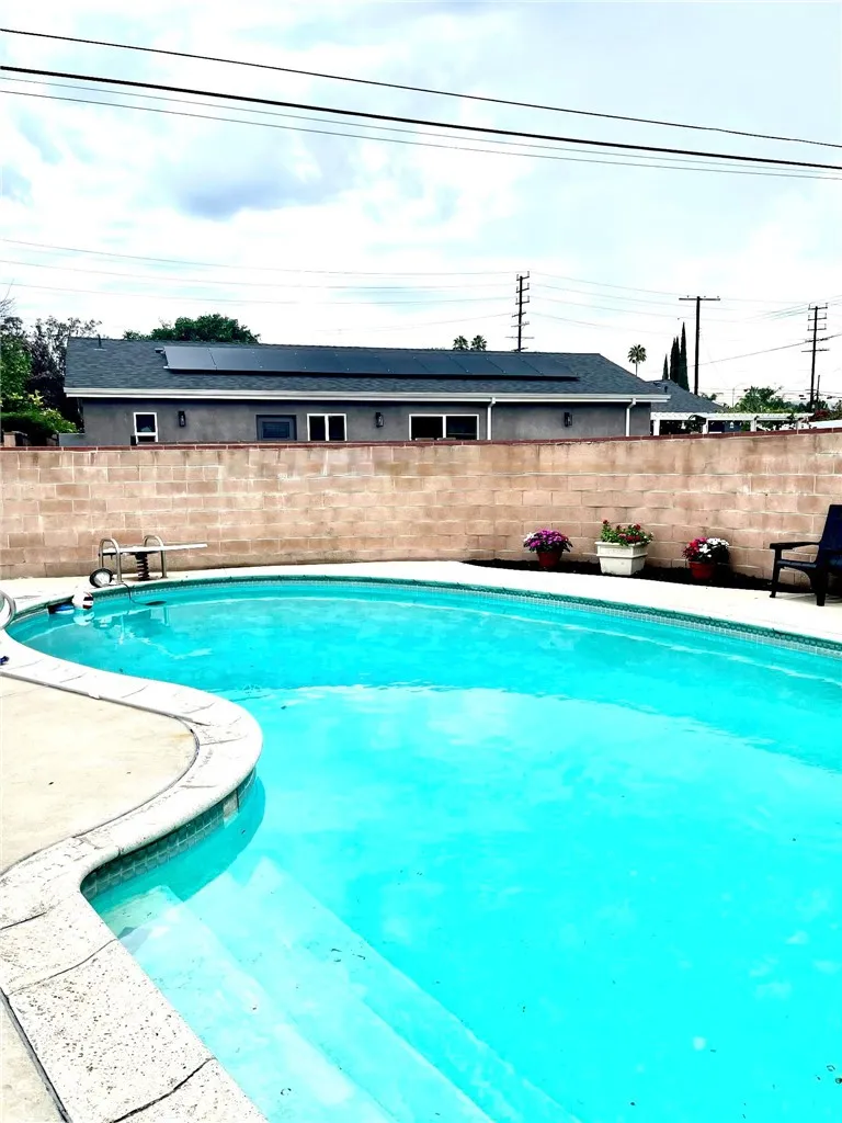 16713 Sunburst Street North Hills, CA 91343