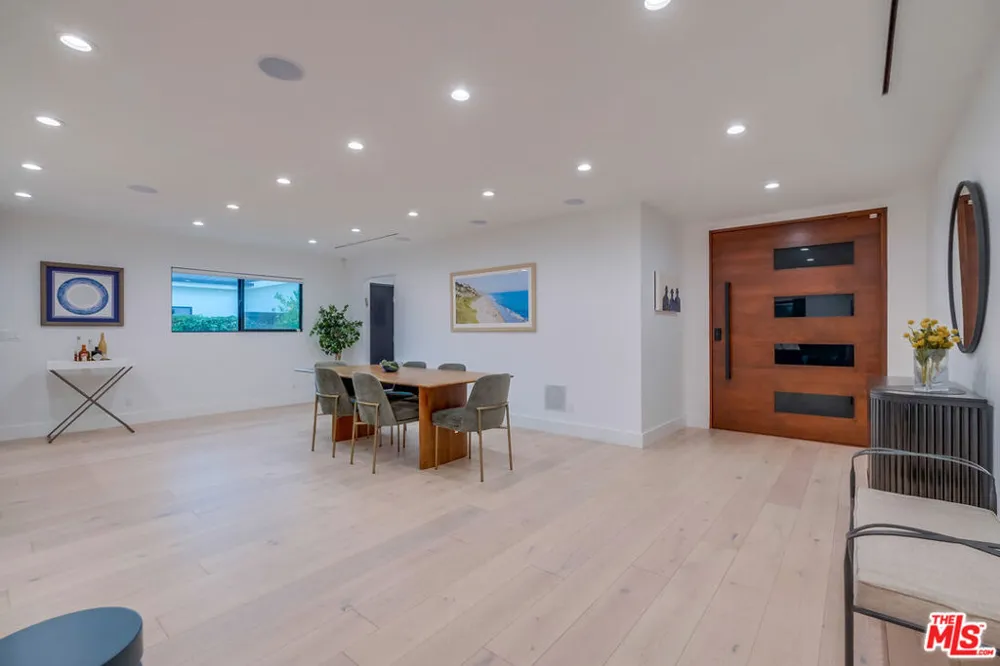 5715 Corteen Place Valley Village, CA 91607