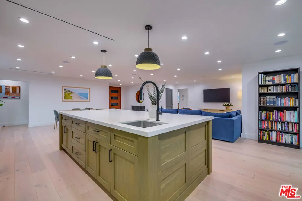 5715 Corteen Place Valley Village, CA 91607