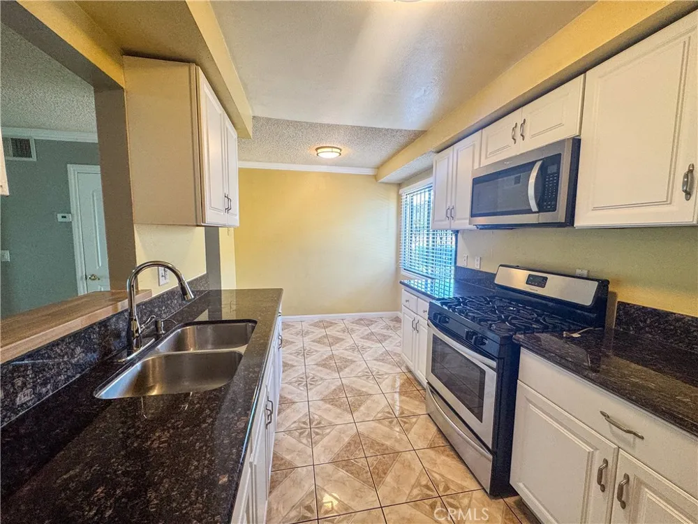 9019 Cedros Avenue #12 Panorama City, CA 91402
